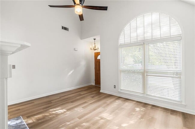 Building Photo - 529 Eastland Dr