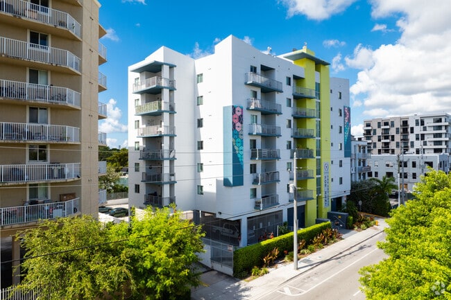 Building Photo - 627-Vista Del Rio