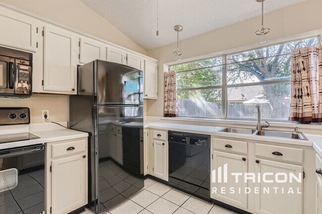 Foto del edificio - 3912 River Birch Rd