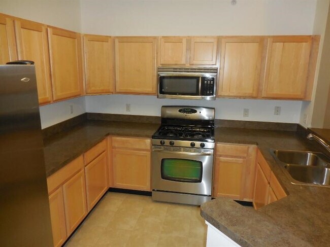 Foto del edificio - 824 W Summerfield Gln Cir