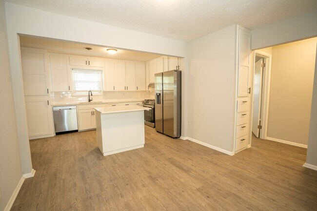Building Photo - New Remodel Available for Rent