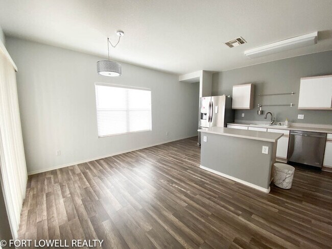 Building Photo - 1717 W Amberwood Dr