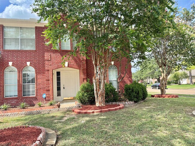 Foto del edificio - 14802 Bellflora Ct