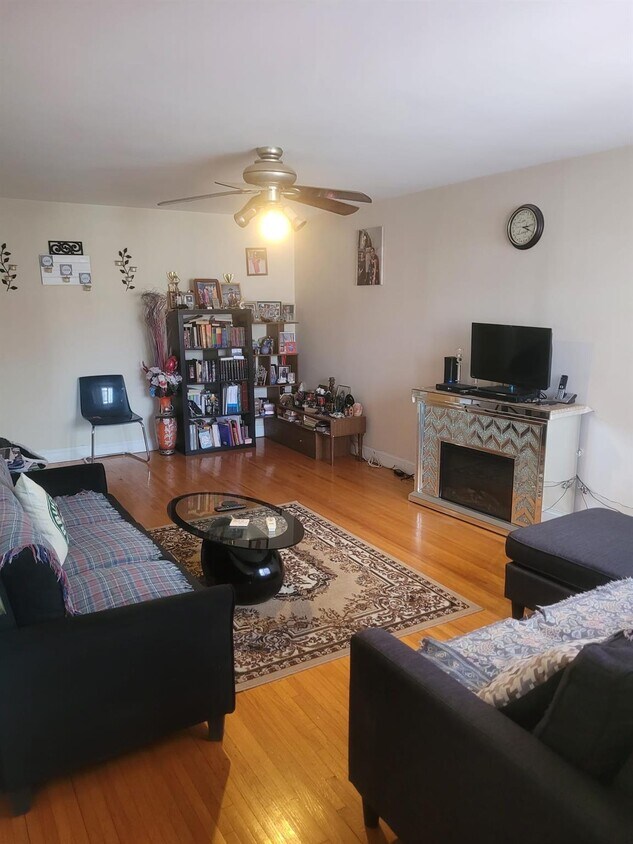 Foto principal - 89-40 217th St