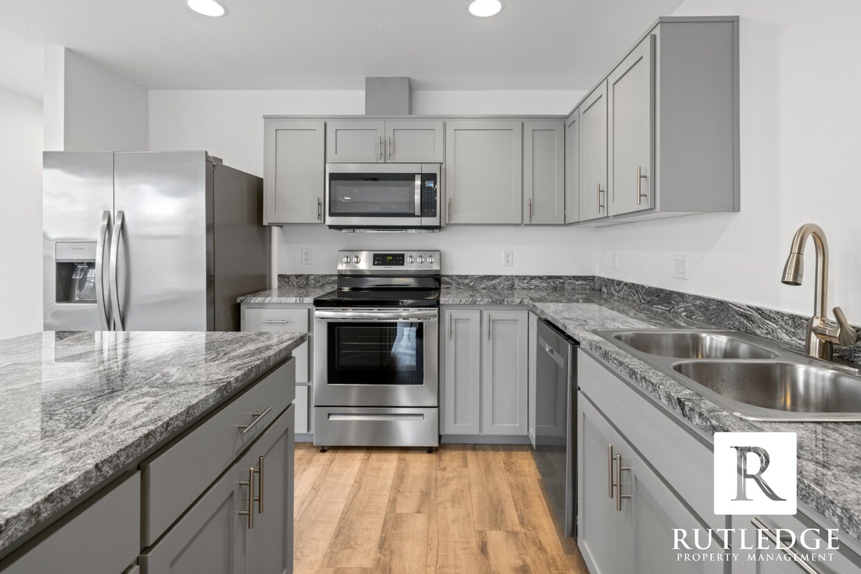 Foto principal - 3 Bed/2.5 Bath Newer Townhome in Medford