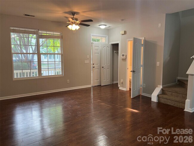 Foto del edificio - 13450 Delstone Dr