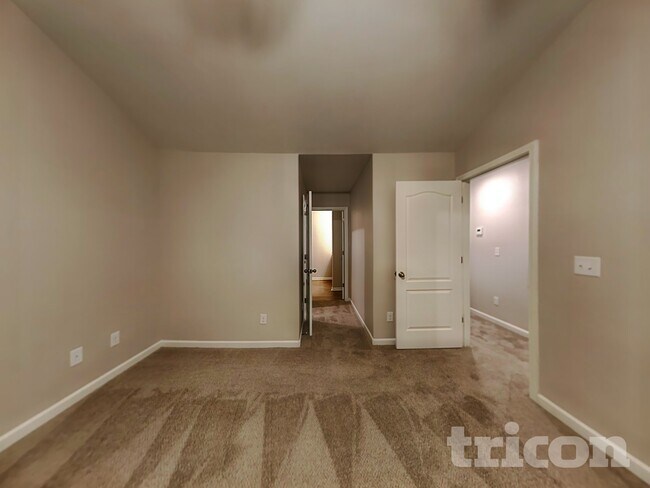 Foto del edificio - 1008 River Crest Ct