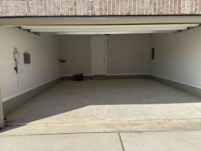 Building Photo - 2205 Stampede Dr