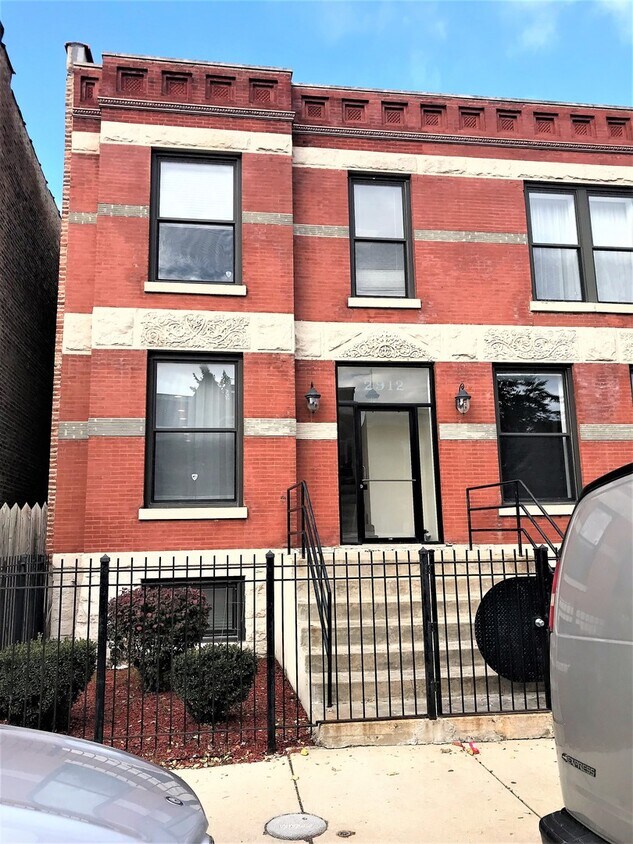 Primary Photo - 2912 W Warren Blvd
