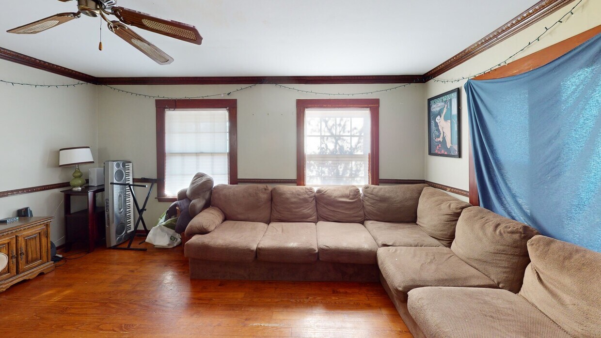 Photo - Private bedroom in 5 bed/1 bath Home