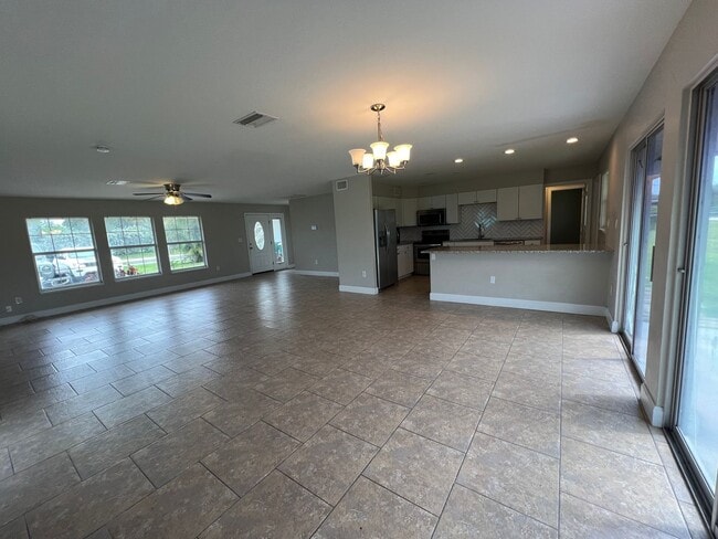 Building Photo - $1,895 ** AVAIL 6/7/25 ** 3 Bed / 2 Bath S...
