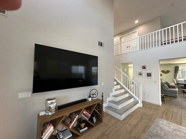 Building Photo - 130 Vella Cir
