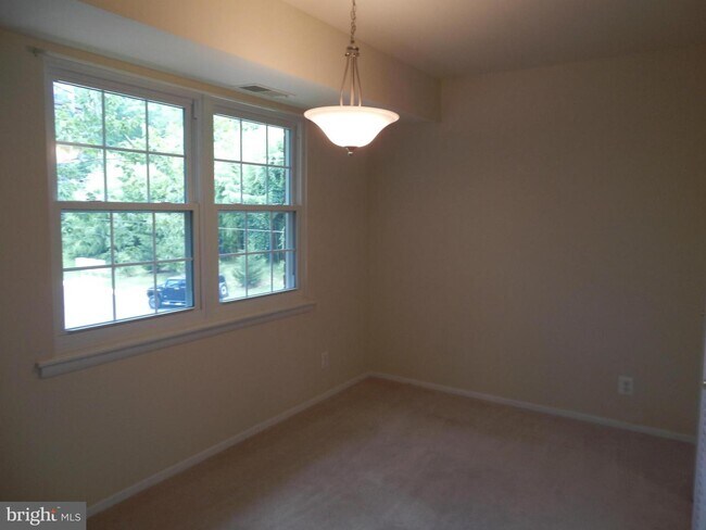Building Photo - 101 Donzen Dr
