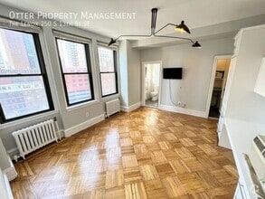 Building Photo - 250 S 13th St