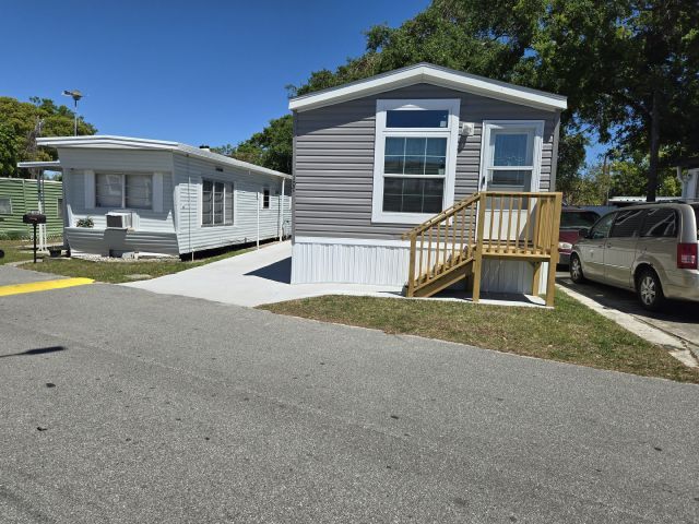 Primary Photo - 3301 58th Ave N