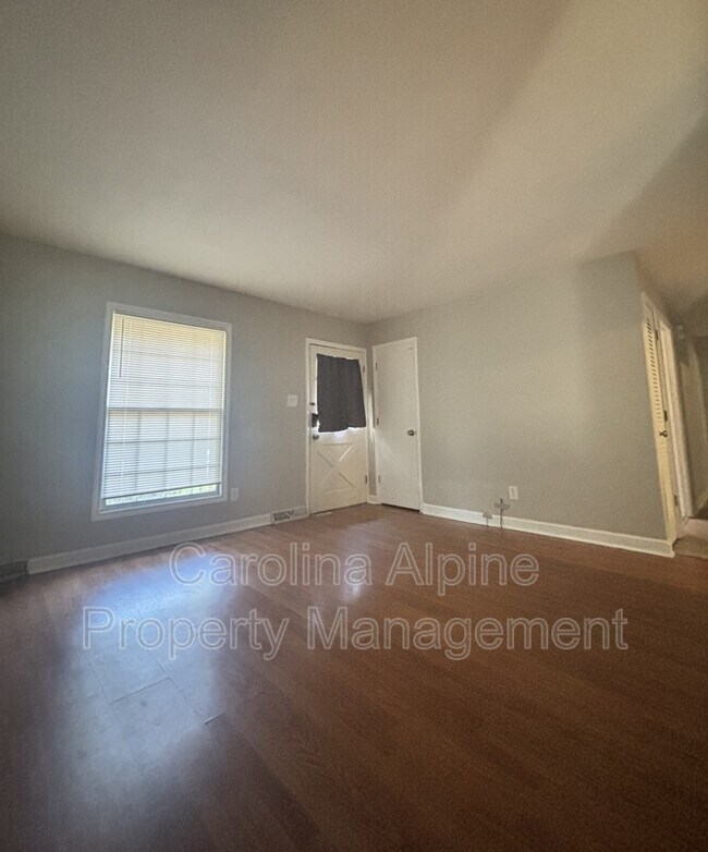 Foto del edificio - 8523 Stonehurst Dr