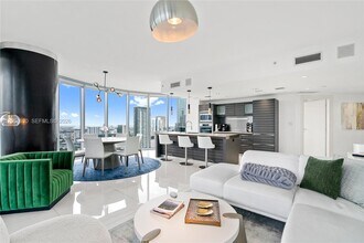 Building Photo - 200 Biscayne Blvd Way