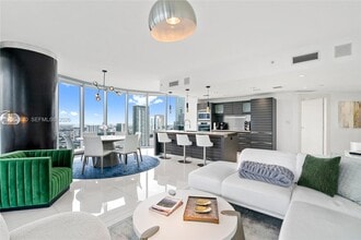 Building Photo - 200 Biscayne Blvd Way