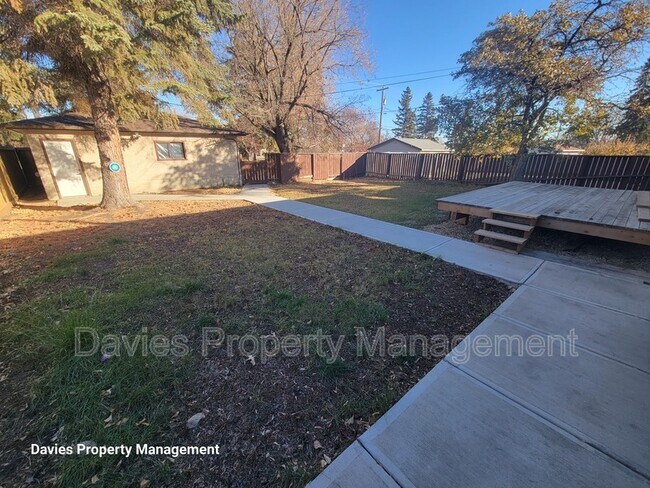 Building Photo - 9623-9652 52 St NW