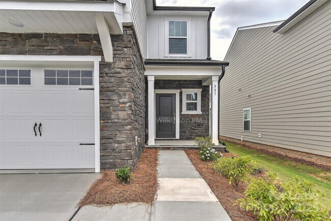 Foto del edificio - 561 Scotch Meadows Loop