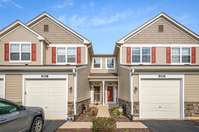 Building Photo - 906 Genesee Dr