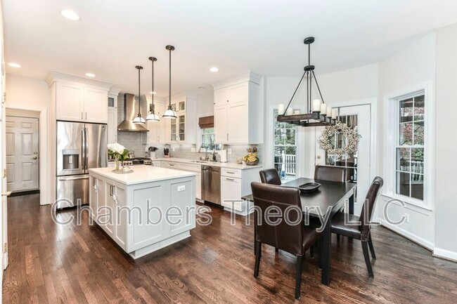 Foto del edificio - 6866 Melrose Dr