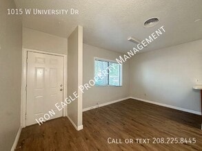 Building Photo - 1015 W University Dr