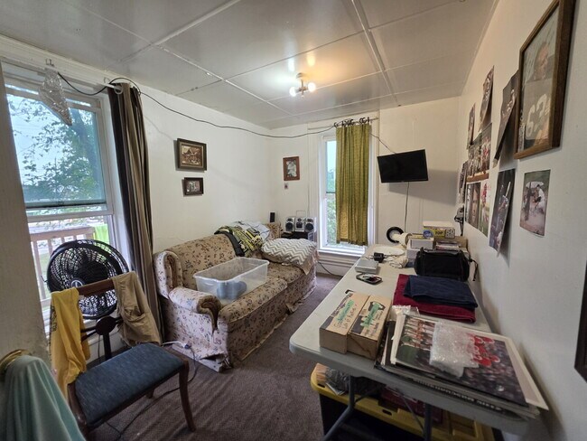 Foto del edificio - 1 Bedroom, 1 Bathroom with Off Street Parking - Available September 10th!