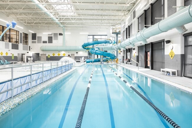 Piscina del Centro Recreativo Erie - The Cottages at Erie Commons