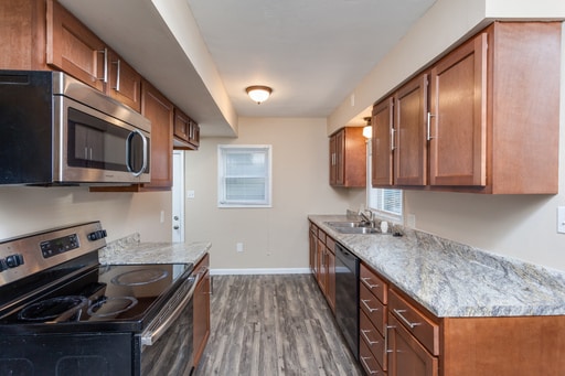 Building Photo - Totally renovated and new 5 Bedroom 2.5 Ba...