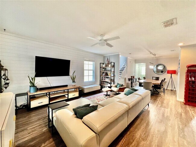 Building Photo - 16112 Loneoak View Dr