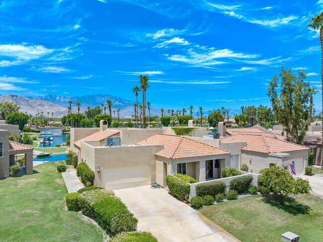 Foto del edificio - 138 Lakeshore Dr