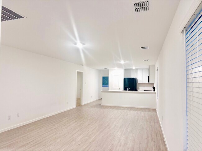 Foto del edificio - 6626 Highlands St
