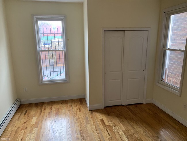 Foto del edificio - 3 br, 1 bath House - 4039 Carpenter Ave 1A