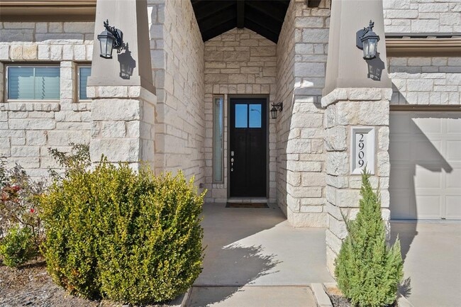 Building Photo - 2909 Zelma Dr