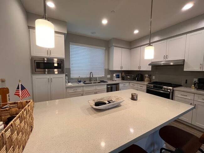 Foto del edificio - 2 Bed 2.5 Bath 1,423 Sq. Ft. Luxury Coasta...