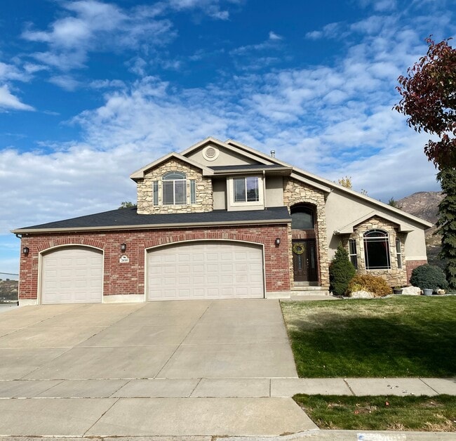 2410 E View Dr