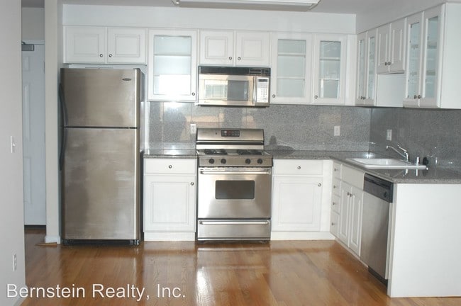 Building Photo - 600 Portola Dr