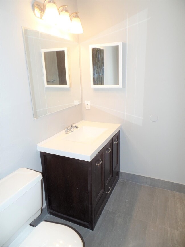 Building Photo - 1281 SW 46th Ave