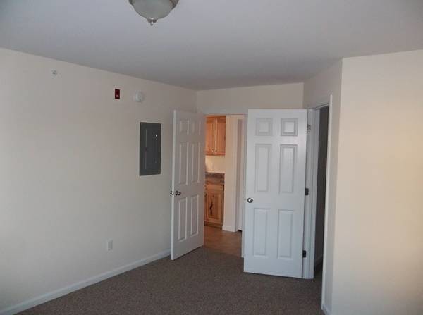 Foto del edificio - Burnham Village Apartments