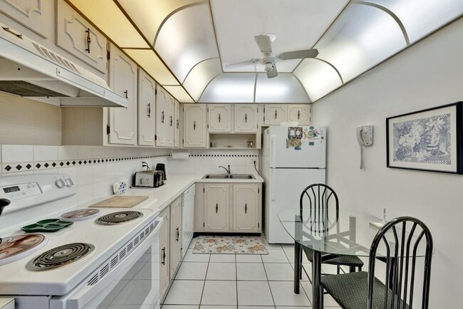Foto del edificio - 3113 S Ocean Dr