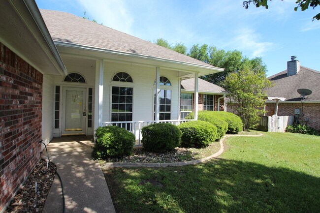 Foto del edificio - Almost Ready! 3 Bedroom 2 Bath in Whitehouse ISD!