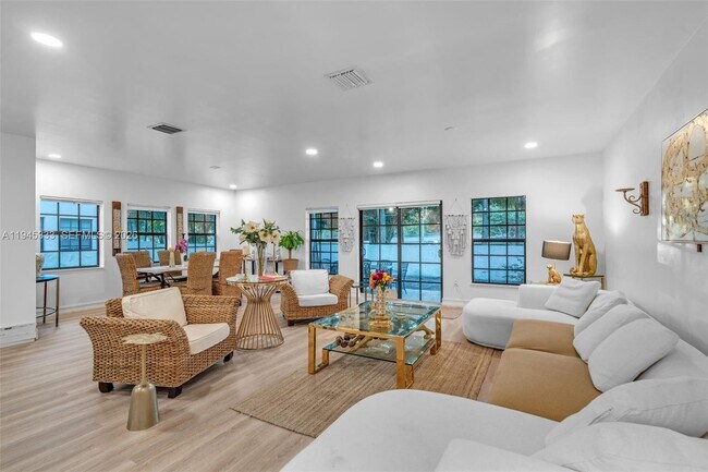 Foto del edificio - 4419 Hidden Harbour Terrace