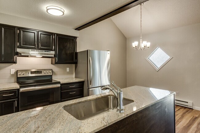 Foto del edificio - Crestline Triplex