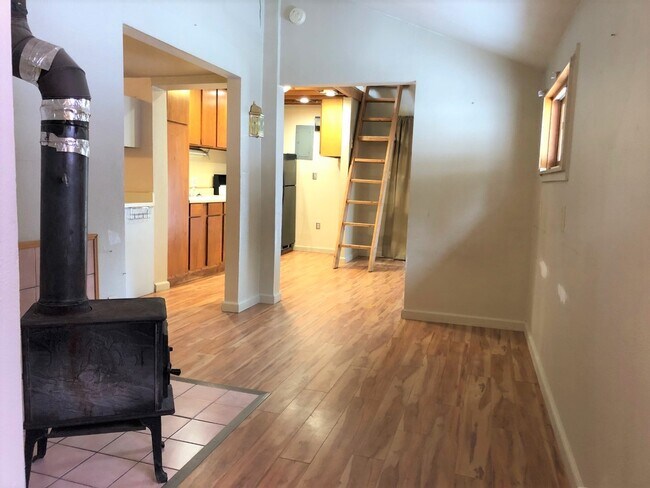 Building Photo - 841 Whispering Pines Dr