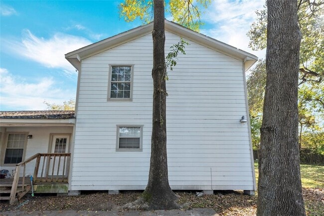 Building Photo - 1728 Connorvale Rd