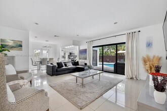 Building Photo - 5800 NE 18th Ave