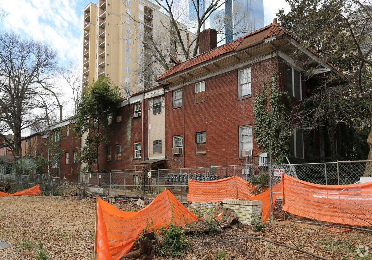 Building Photo - 203 NE 13th St