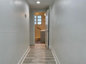 Building Photo - 1522 SW 10th St