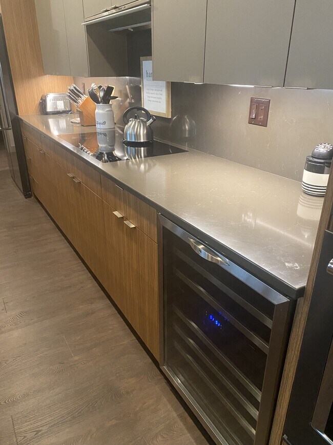 Building Photo - 727 E Front Ave